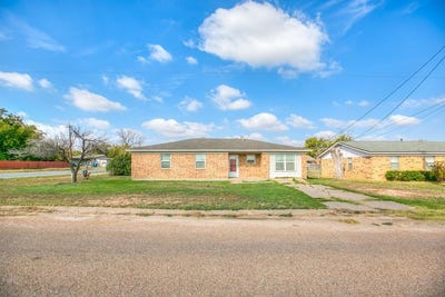 /international/us/1008-country-club-road-ballinger-tx-110103624699/