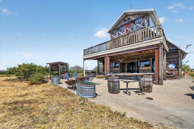 /international/us/2770-county-road-1125b-cleburne-tx-110120420257/
