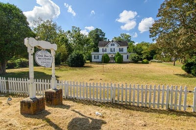 /international/us/84-market-st-onancock-va-110102174064/