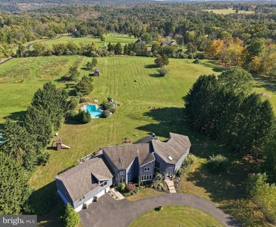 /international/us/215-e-dark-hollow-road-pipersville-pa-110120575608/
