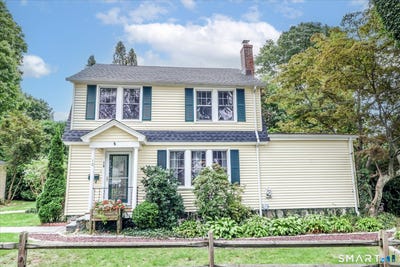 /international/us/10-crown-street-trumbull-ct-110110279607/