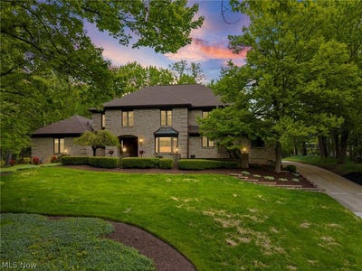 /international/us/19312-ivywood-trail-strongsville-oh-110108018452/