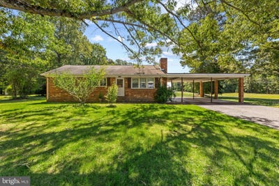 /international/us/13130-round-hill-road-king-george-va-110108659077/