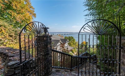 /international/us/89-river-road-nyack-ny-110108347445/