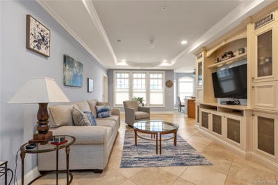 /international/us/578-pacing-way-westbury-ny-110119633983/