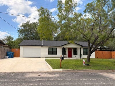 /international/us/1400-w-crockett-street-beeville-tx-110109005193/