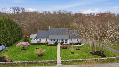 /international/us/9-austin-lane-little-compton-ri-110108257891/