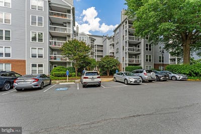 /international/us/3175-summit-square-drive-oakton-va-110108393522/