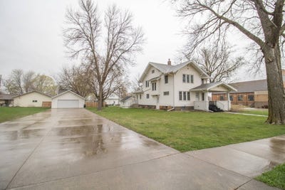/international/us/817-2nd-st-hull-ia-110107854787/