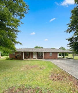 /international/us/1020-miller-st-red-bay-al-110108229297/