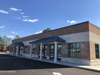 /international/us/1210-country-club-road-jacksonville-nc-110103293486/