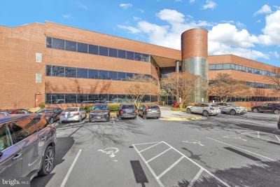 /international/us/3930-pender-drive-fairfax-va-110104199451/