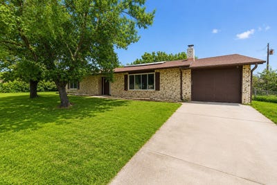 /international/us/119-dennis-street-jacksboro-tx-110109058317/