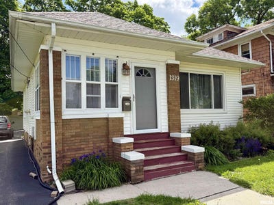 /international/us/1319-willard-street-galesburg-il-110108178512/