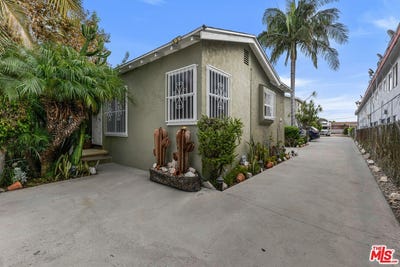 /international/us/10914-s-osage-ave-inglewood-ca-110110304388/