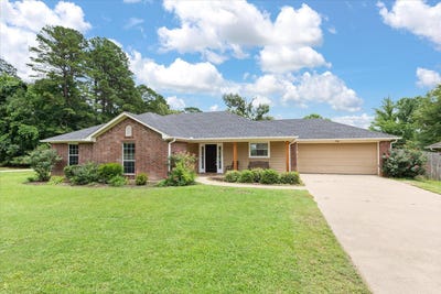 /international/us/812-fleetwood-dr-white-oak-tx-110105277313/