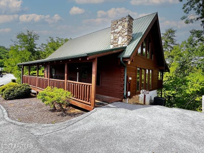 /international/us/3216-white-falcon-way-pigeon-forge-tn-110107666505/