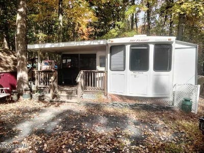 /international/us/105-village-lane-n-milford-pa-110120516391/