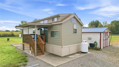 /international/us/16428-w-akron-canfield-road-berlin-center-oh-110119958554/