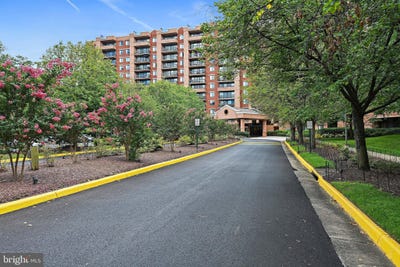 /international/us/2230-george-c-marshall-drive-falls-church-va-110110207016/
