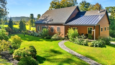 /international/us/35-phillips-rd-egremont-ma-110110362974/