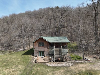 /international/us/1969-ferris-mill-rd-decorah-ia-110106555565/