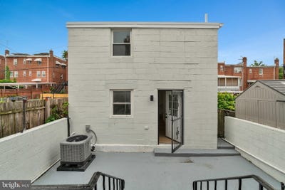 /international/us/518-oglethorpe-street-ne-washington-dc-110108468121/