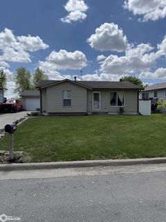 /international/us/1208-rolling-meadows-road-marshalltown-ia-110101220370/
