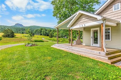 /international/us/135-vaughn-lane-pilot-mountain-nc-110100154620/