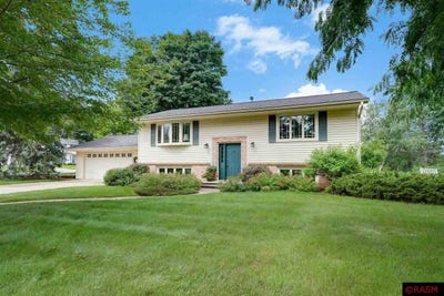 /international/us/143-woodcrest-terrace-le-sueur-mn-110100946178/