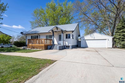 /international/us/102-w-elder-st-canton-sd-110107714501/