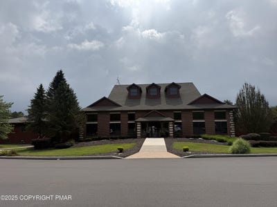 /international/us/255r-laurel-valley-drive-hazleton-pa-110119957281/