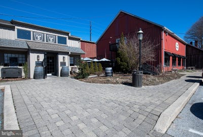 /international/us/1220-old-lancaster-pike-hockessin-de-110107798625/