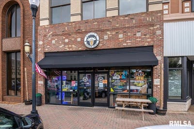/international/us/114-w-market-street-taylorville-il-110109137689/