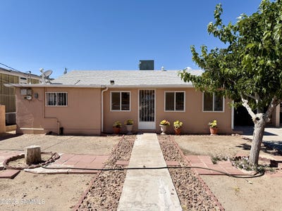 /international/us/1109-lincoln-street-anthony-nm-110108883411/
