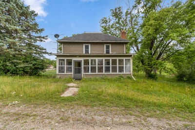 /international/us/230-e-van-buren-street-poynette-wi-110108845194/