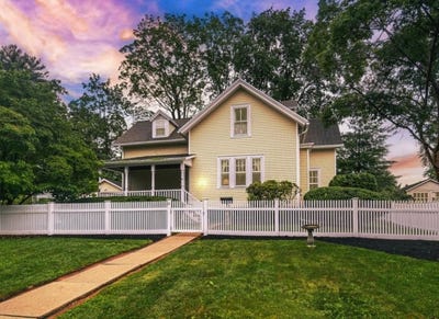 /international/us/12-beechwood-terrace-poughkeepsie-ny-110100425740/
