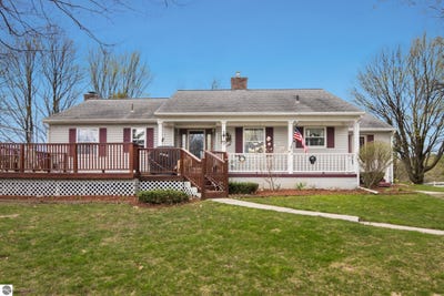 /international/us/8124-crisp-road-williamsburg-mi-110107695204/