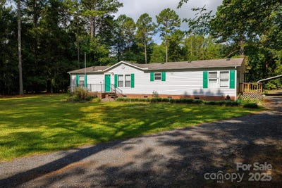 /international/us/837-huntington-drive-fort-lawn-sc-110100942879/