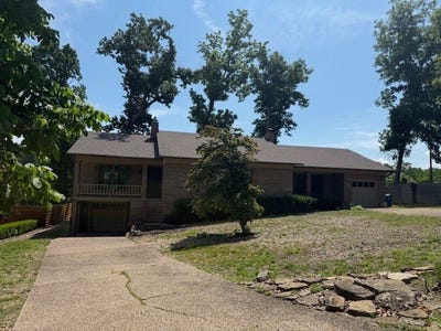 /international/us/2210-nw-oakwood-avenue-bentonville-ar-110108347382/
