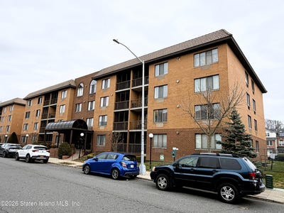 /international/us/95-essex-drive-staten-island-ny-110106121965/