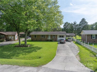 /international/us/517-fieldcrest-drive-chester-sc-110100349918/