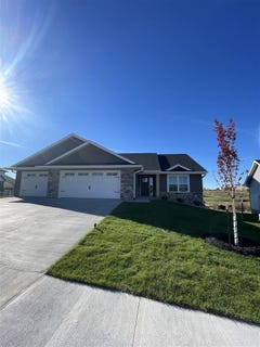 /international/us/3851-winnsboro-dr-iowacity-ia-110104868459/