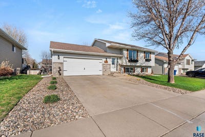 /international/us/4124-n-jans-dr-sioux-falls-sd-110107438174/