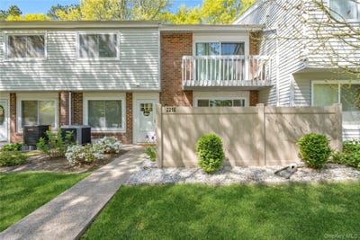 /international/us/221-springmeadow-drive-holbrook-ny-110107998600/