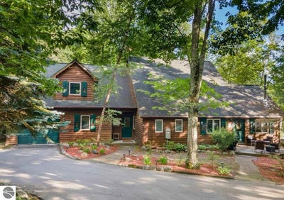 /international/us/4133-n-east-torch-lake-drive-central-lake-mi-110098596921/