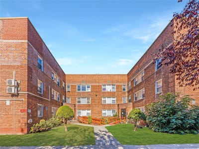 /international/us/138-25-68th-drive-queens-ny-110099240401/