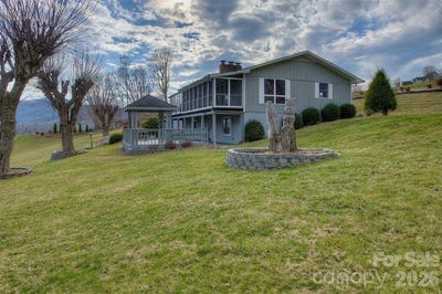 /international/us/220-grand-view-lane-burnsville-nc-110108066444/