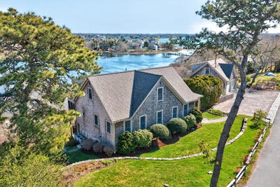 /international/us/7-squanto-drive-chatham-ma-110107763539/