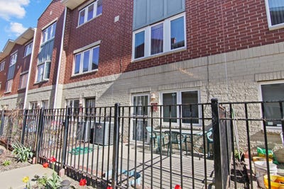 /international/us/2415-w-32nd-place-chicago-il-110103116347/